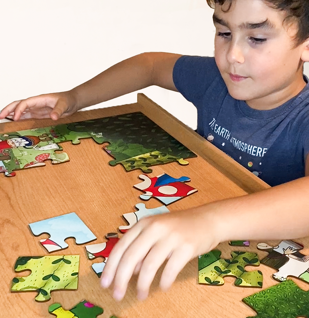 Kids puzzles, kid doing a puzzle